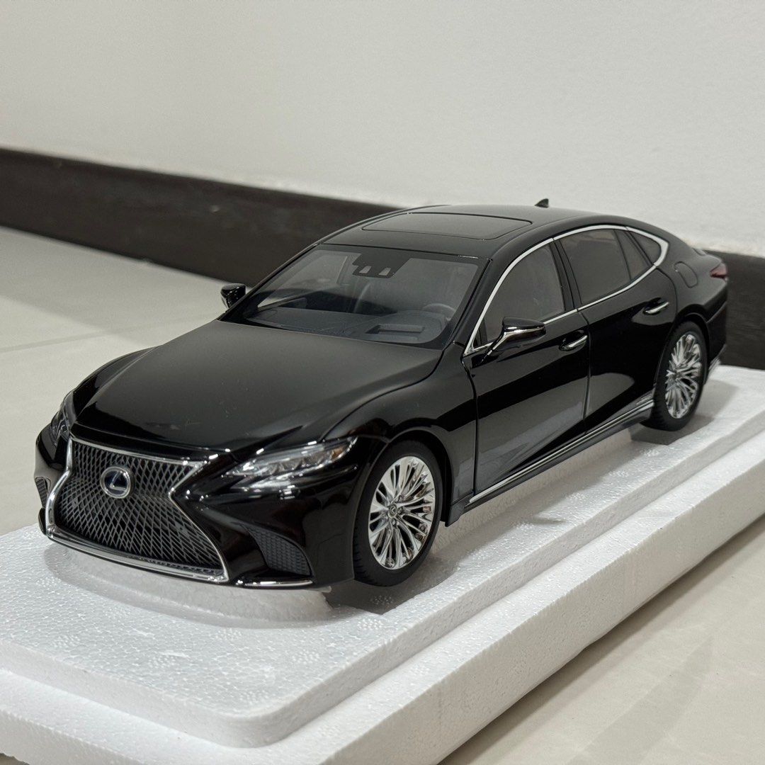 1:18 AutoArt Lexus LS500h (Black), Hobbies & Toys, Toys & Games on