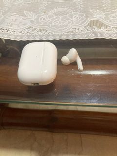 2nd gen AirPods right bud + case