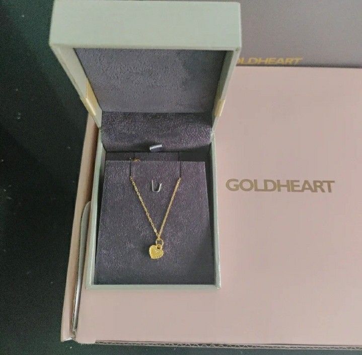 Gold necklace in box outlet