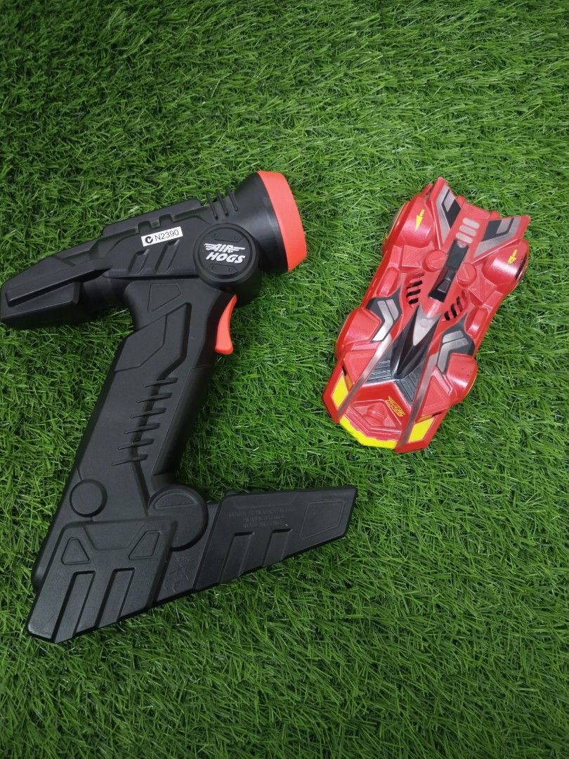 Air Hogs Zero Gravity Laser Guided Wall Climbing Remote Control Race