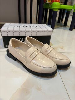 Alberto Penny Loafers in Cream size 8