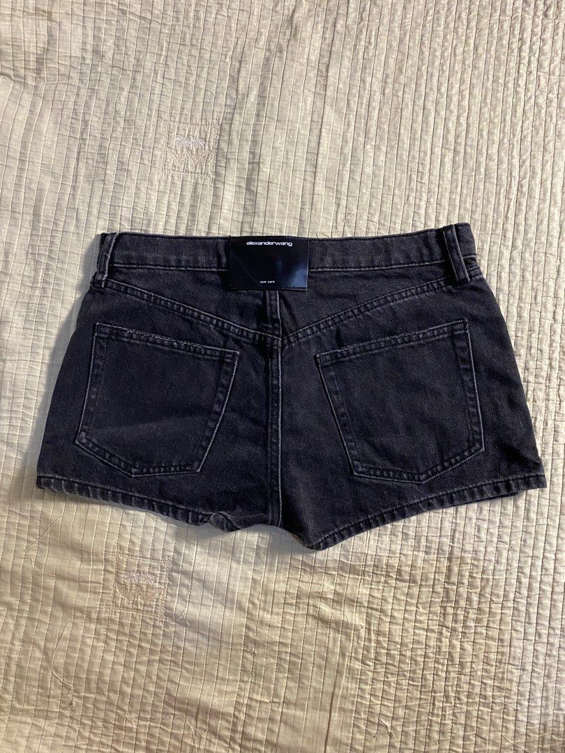 ALEXANDER WANG WOMENS MINI LOW-RISE SKORT GREY AGED (Category: Shorts) located in Marikina City. Submitted by daze_studio_ (Listing ID 1265049016, Image 2). Description: Size: 27.