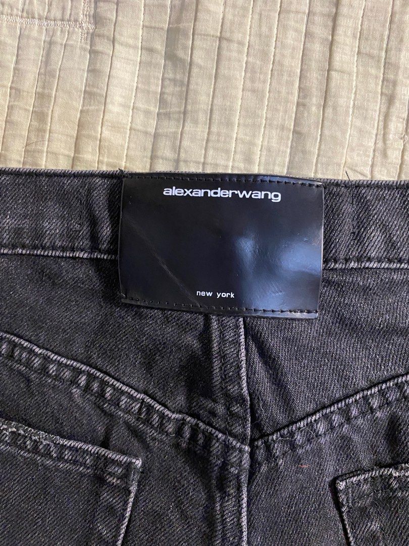 ALEXANDER WANG WOMENS MINI LOW-RISE SKORT GREY AGED (Category: Shorts) located in Marikina City. Submitted by daze_studio_ (Listing ID 1265049016, Image 3). Description: Size: 27.