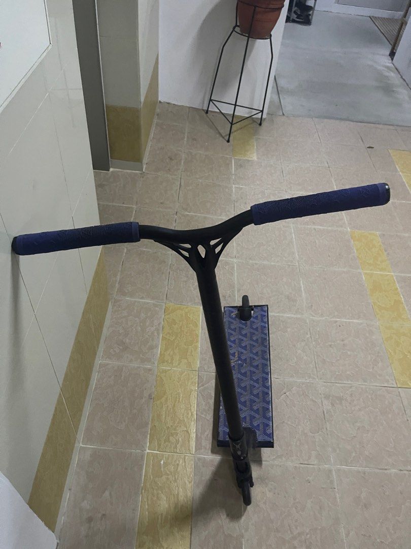 Aztek Europa Stunt Scooter, Sports Equipment, Sports & Games, Skates