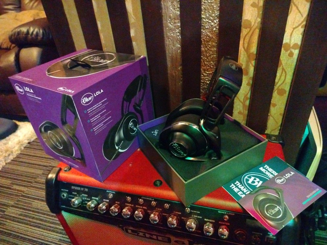 Blue Lola headphones (Category: Headphones & Headsets) located in Lucena. Submitted by MattC (Listing ID 1253286163, Image 2). Description: if you hate treble, this is for you. rfs: nagbabawas na ng kalat.