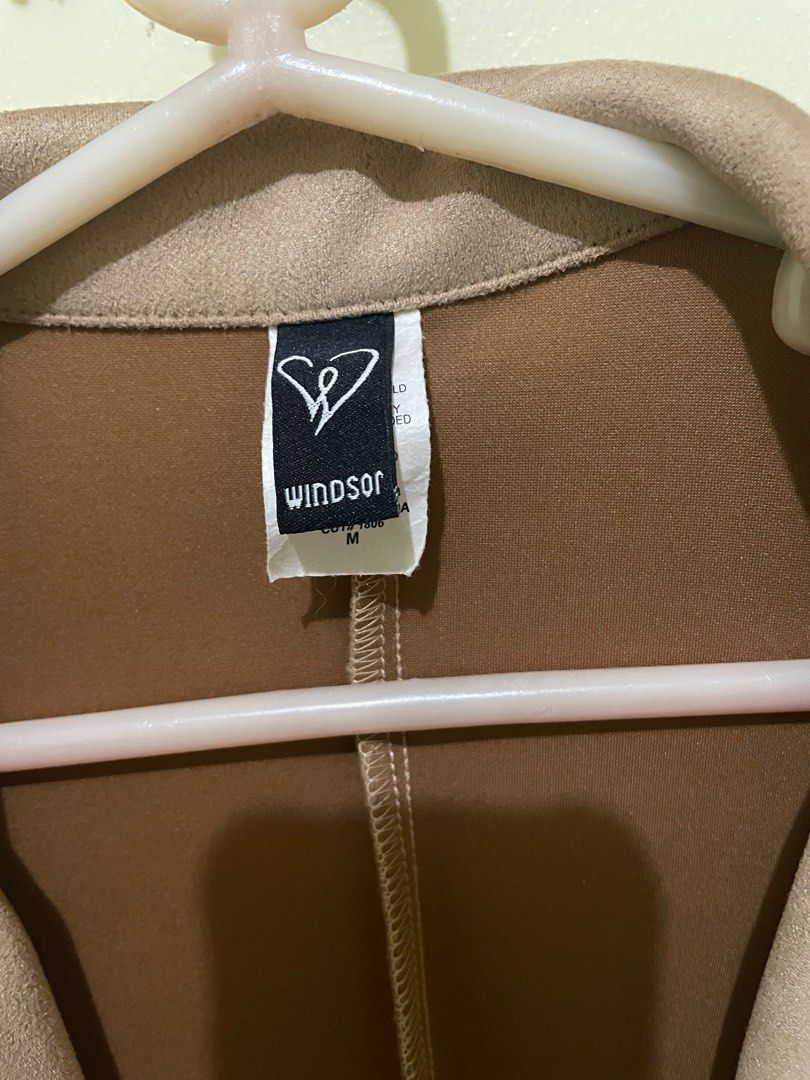 Brown coat- M (Category: Coats, Jackets and Outerwear) located in Pasig City. Submitted by maxpreloved (Listing ID 1265116034, Image 2). Description: Fits S-M.