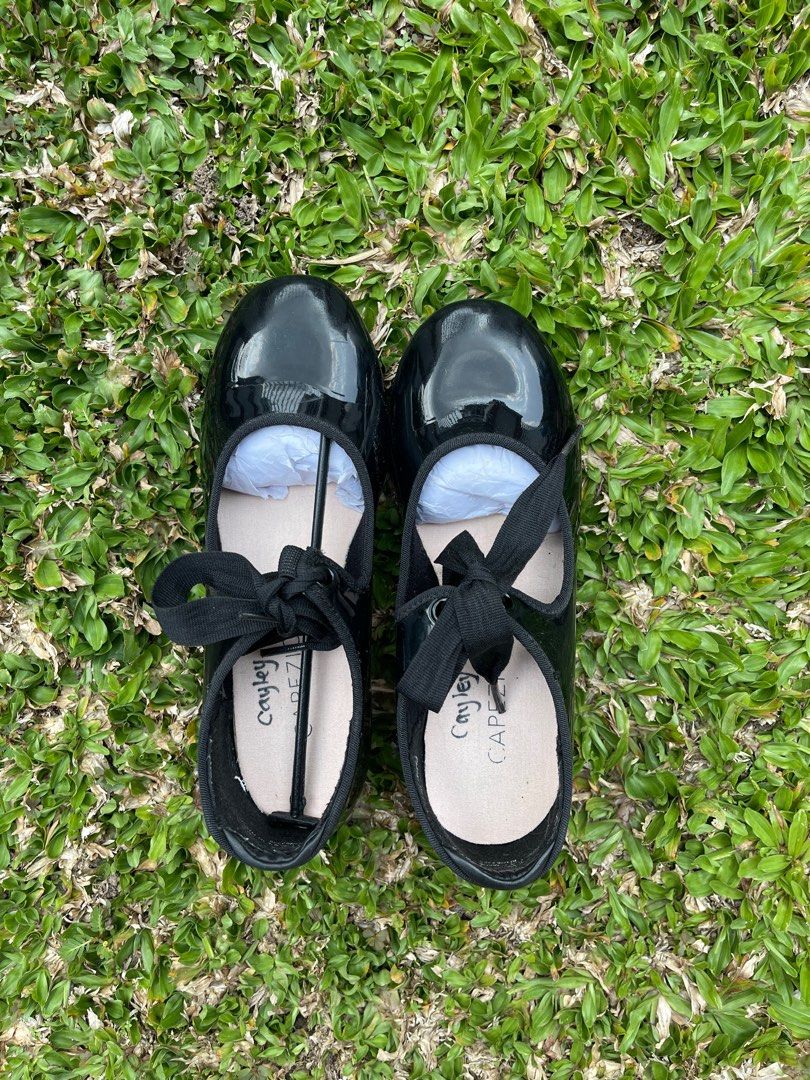 Girls tap dancing shoes discount