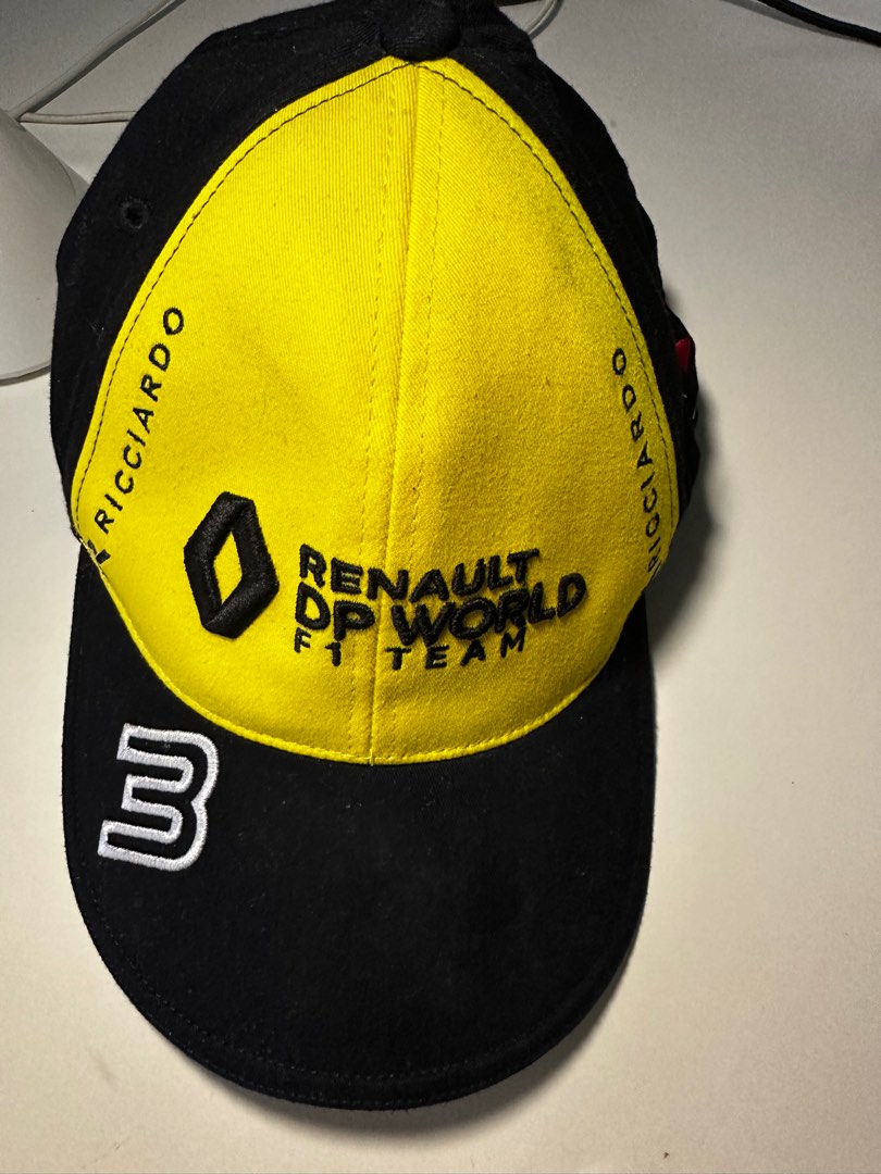 Daniel ricciardo new arrivals hat renault