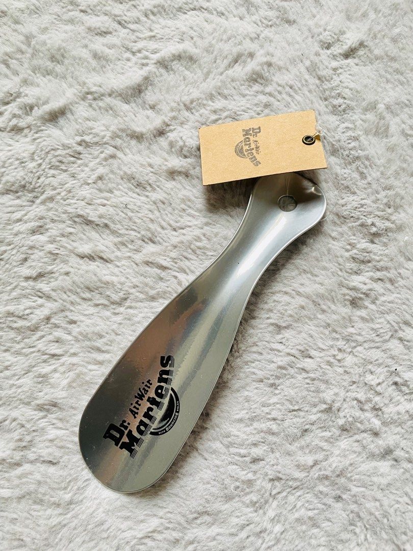 Dr Martens Shoe Horn, 美容＆個人護理, 男士美容 ＆ 護理 Carousell