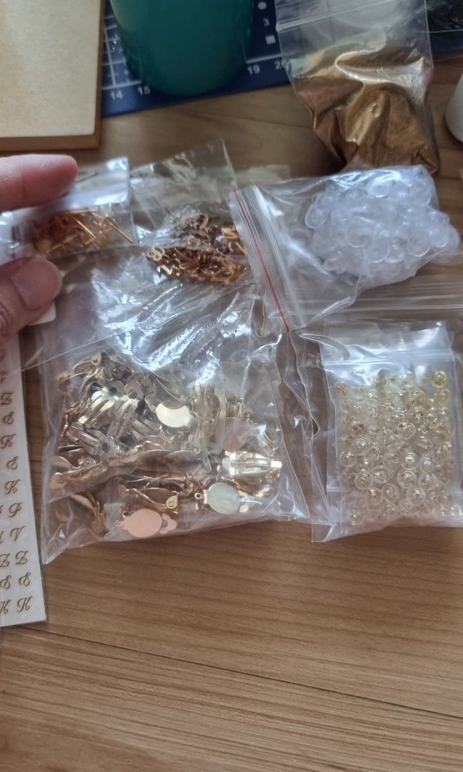 Epoxy resin jewellery starter kit, Hobbies & Toys, Stationery & Craft