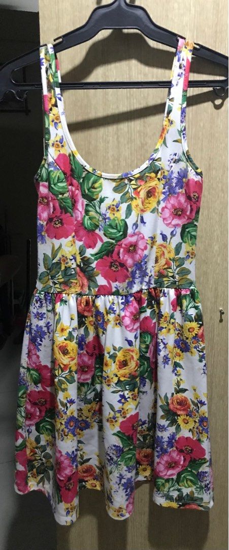 Floral dress (Category: Dresses) located in Famy. Submitted by echolima21 (Listing ID 1040770900, Image 3). Description: Very cute Closet clean up.