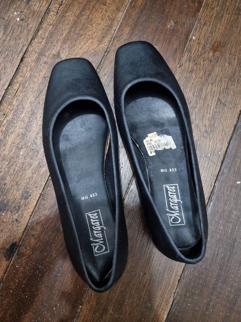 Black flats top size 5