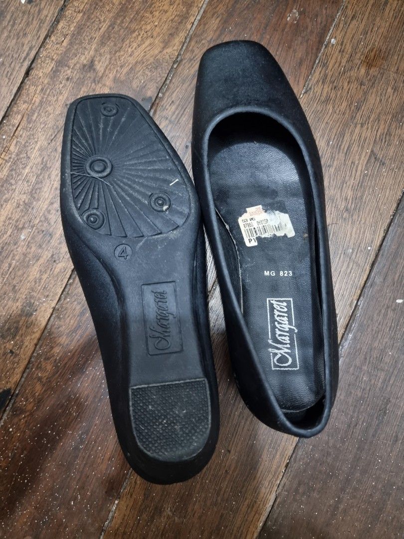 Waterproof black flats top