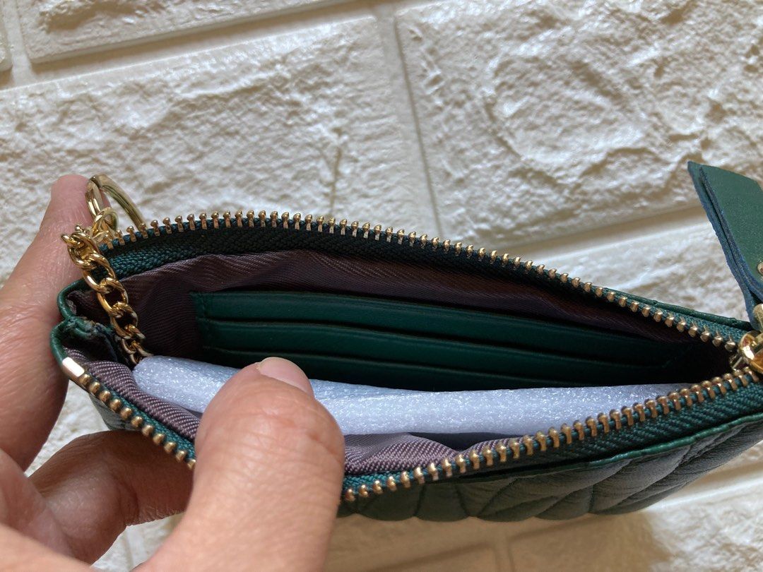 Purse with clearance card slots