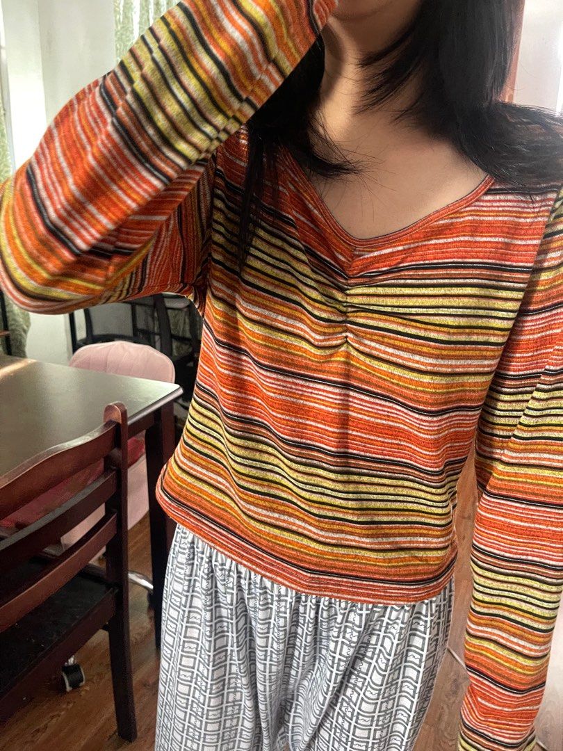 Rory Gilmore inspired top long sleeves (Category: Longsleeves) located in Carmona. Submitted by ac_uncluttered (Listing ID 1265105260, Image 3). Description: Fits size small to large Model is size small Used once Rfs: Need funds.