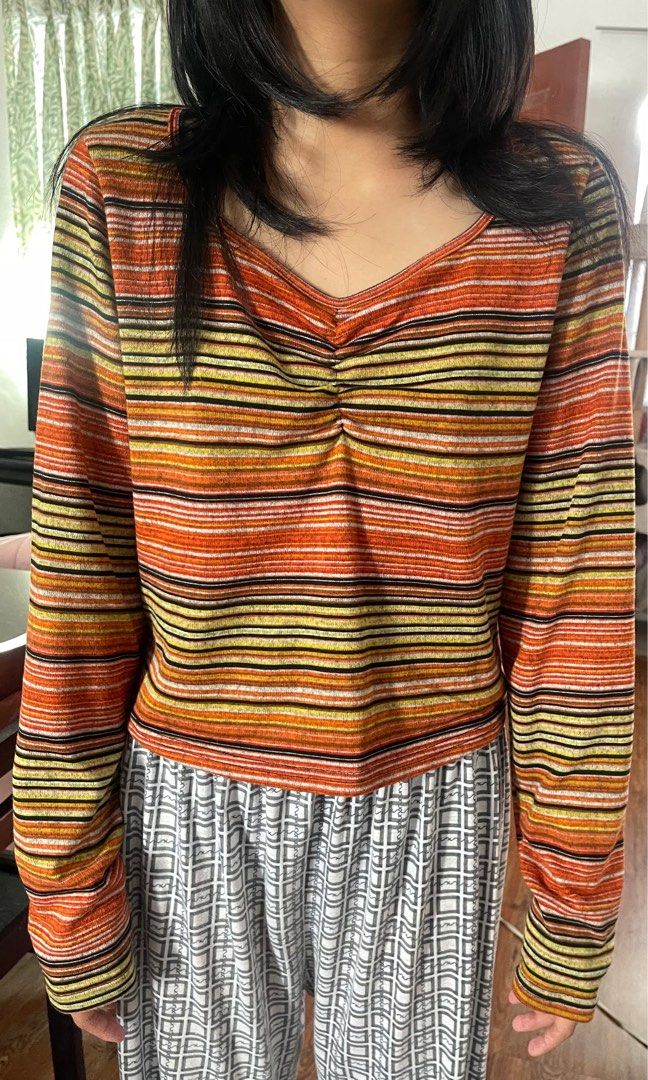 Rory Gilmore inspired top long sleeves (Category: Longsleeves) located in Carmona. Submitted by ac_uncluttered (Listing ID 1265105260, Image 2). Description: Fits size small to large Model is size small Used once Rfs: Need funds.