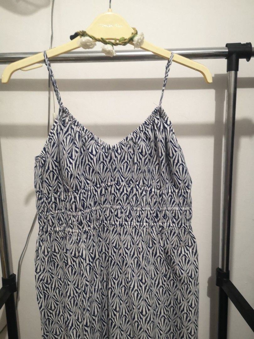 H&M Summer Dress (Category: Dresses) located in Quezon City. Submitted by hellobuyeverything (Listing ID 1264984862, Image 2). Description: 🌻Used once wrong size 🌻 Complementing when worn 🌻Super new pa!.