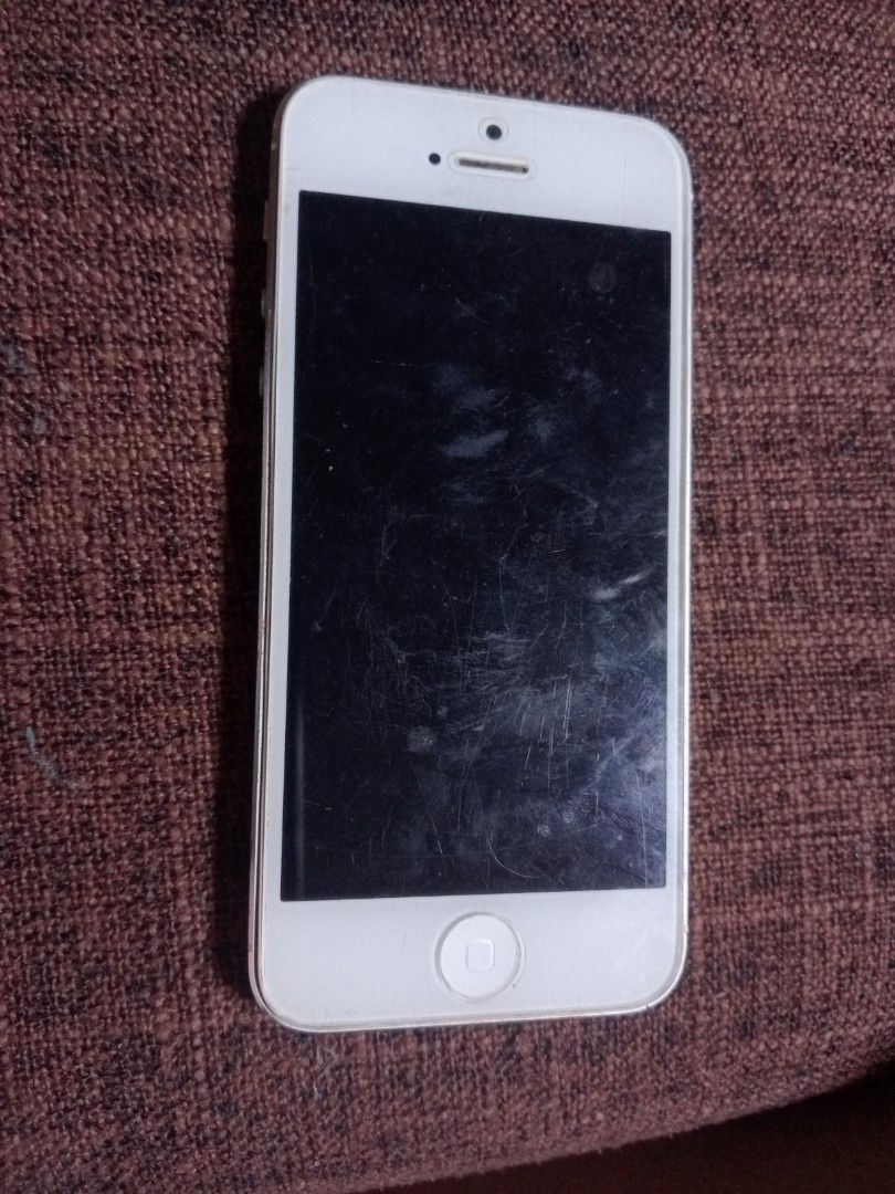 iPhone ( defective) (Category: iPhone 6 Series) located in Caloocan City. Submitted by weiner_ (Listing ID 1265132597, Image 1). Description: No charger No Box Last time na triny ko incharge ayaw gumana Hindi ako sure sa storage and sa series niya Nakita lang sa bahay nakatambak kayo nalang mag paayos no returned need funds Meet up kung malapit lng.