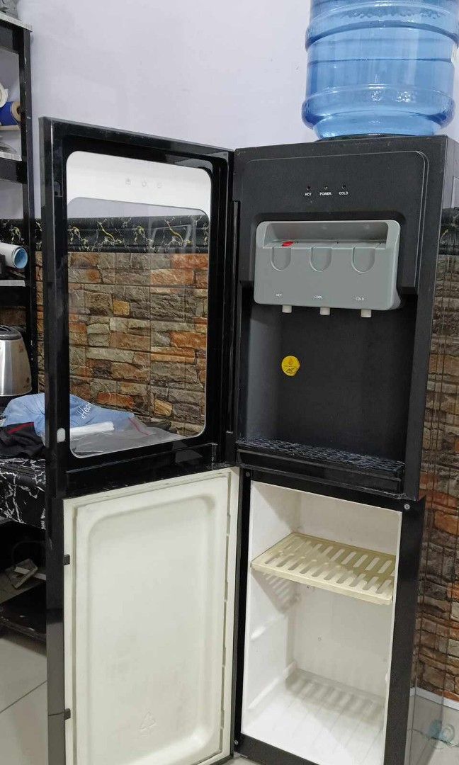 IWATA HOT & COLD WATER DISPENSER W/ STORAGE (Category: Pitchers & Dispensers) located in Manila. Submitted by melygregorio (Listing ID 1265019550, Image 2). Description: Hot and cold water dispenser with drink storage/cabinet..