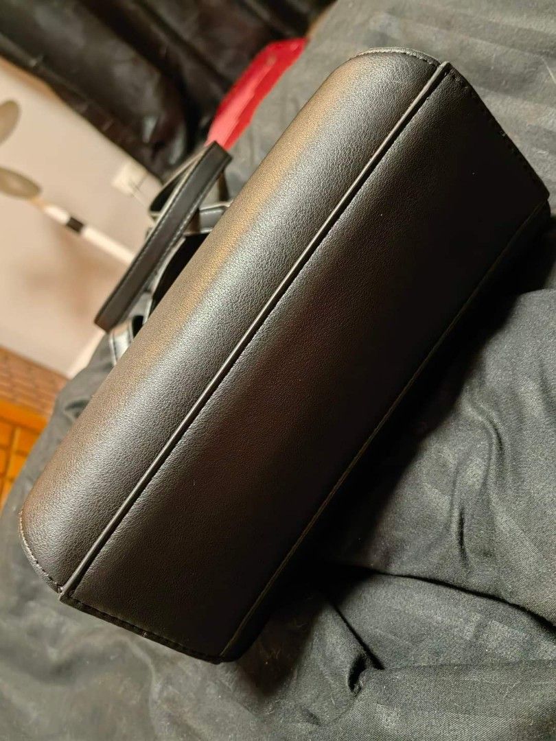 Japan Preloved Fendi sling (Category: Luxury Bags & Wallets) located in Cebu City. Submitted by day.98 (Listing ID 1264969224, Image 3). Description: selected from japan surplus genuine leather coded & etikita with dust bag no flaws.