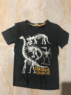 Kaos dino h&m