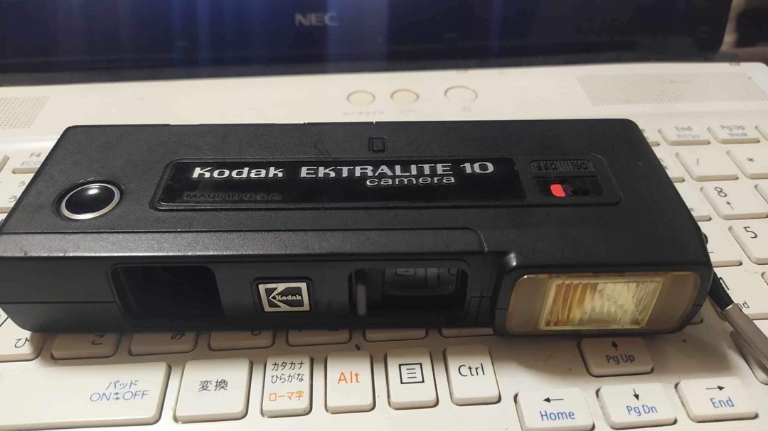 Kodak Ektralite 10 Film Camera With Flash Vintage Black Untested AS IS