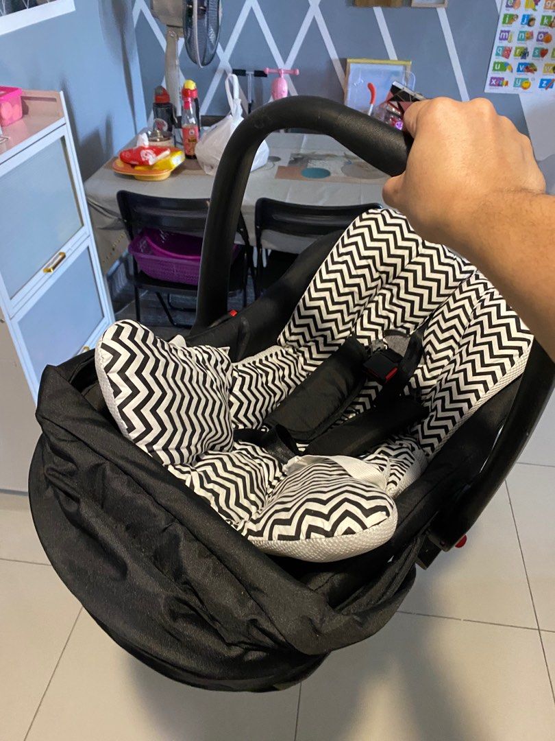 LITTLE ONE BABY CAR SEAT FOR 1 YEAR OLD BELOW CUM CARRIER CUM CRADLE