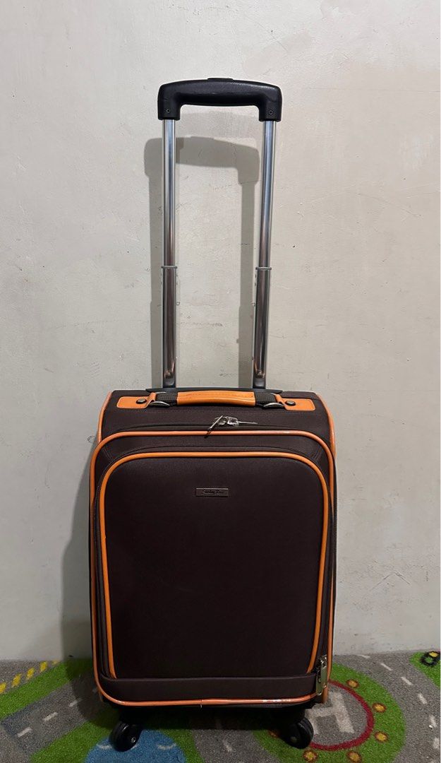 Ross carry shop on luggage