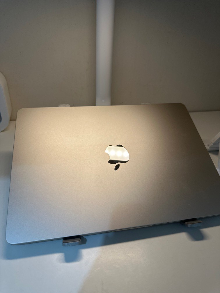 macbook air m2 13 inch starlight