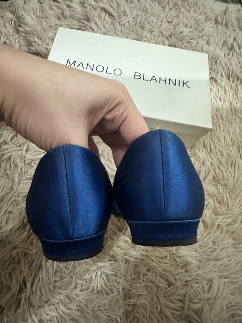 Manolo Blahnik Hangisi Blue Flats 38 (Category: Sneakers & Footwear) located in Manila. Submitted by everythingsale101 (Listing ID 1265120909, Image 2). Description: Manolo Blahnik Hangisi Crystal Buckle Flats Color: Cobalt blue (Carrie Bradshaw) Authentic Personal fave Hard to find color Flats Size 38 With box and shoebags For Manolo collectors 9/10 condition Detailed pics posted SALE.
