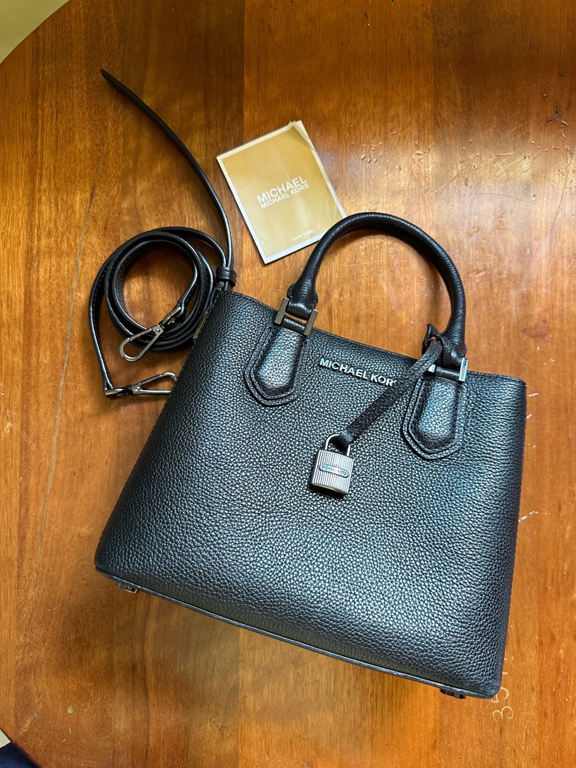 Adele medium clearance messenger michael kors