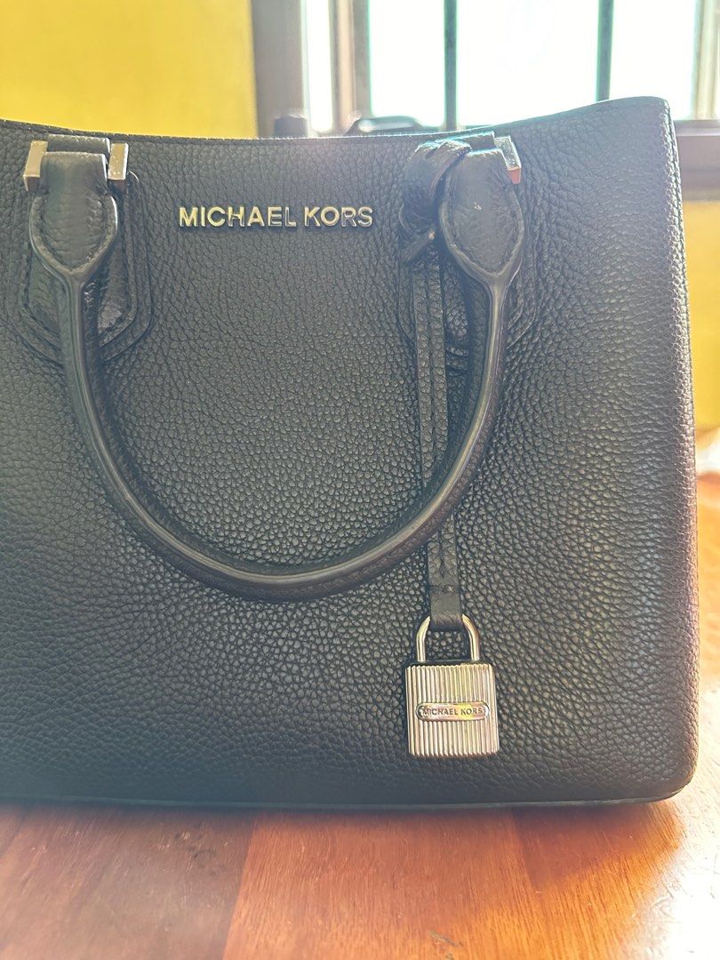 Michael Kors Adele MD Messenger Bag