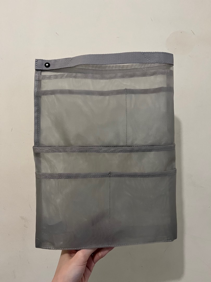 Muji grey mesh organizer A4, 女裝, 手袋及銀包, 長銀包 Carousell
