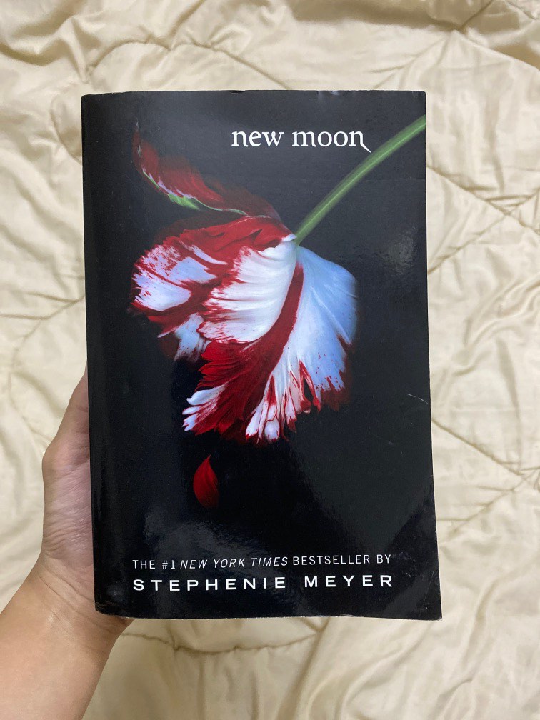 New moon twilight book hobbies toys books magazines storybooks