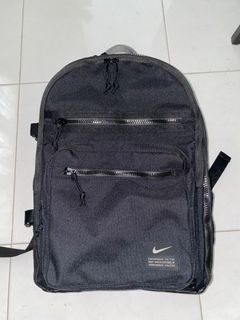 Nike charging backpack hot sale