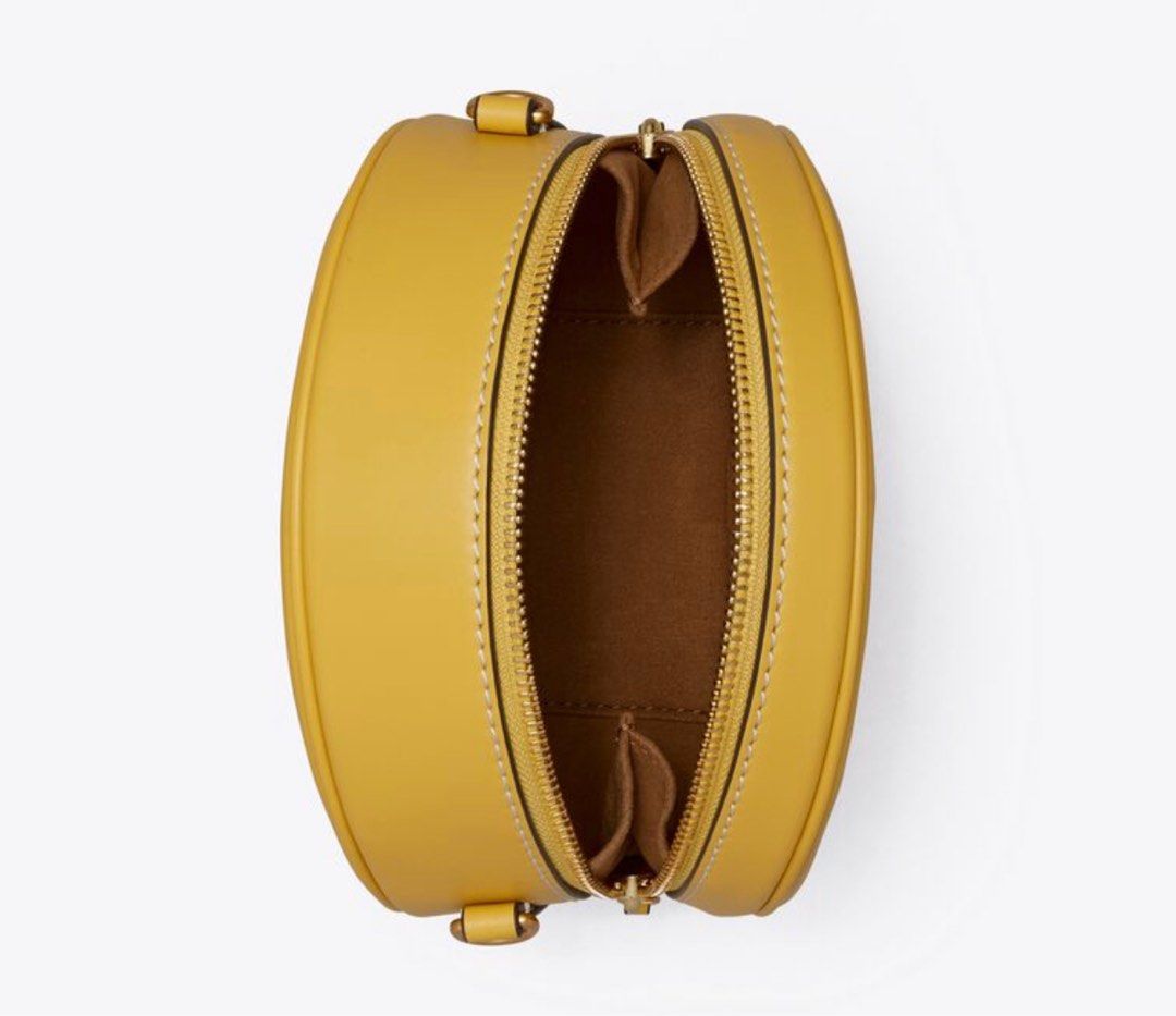 💯ORIGINAL TORY BURCH T MONOGRAM PERFORATED LEATHER MOON (Category: Luxury Bags & Wallets) located in Quezon City. Submitted by ashongsstore (Listing ID 1265085574, Image 3). Description: ➕TÖRY BÜRÇH COLLECTION➕ 🇵🇭ONHAND🇵🇭 T Monogram Perforated Leather Moon ‼️Please look at our pictures as that is exactly what you are purchasing‼️ 10000% Original Not REPLICA, OEM, TOP GRADE QUALITY, AUTHENTIC QUALITY or Any other Terms to DENOTE FAKE! 😎 . 💯