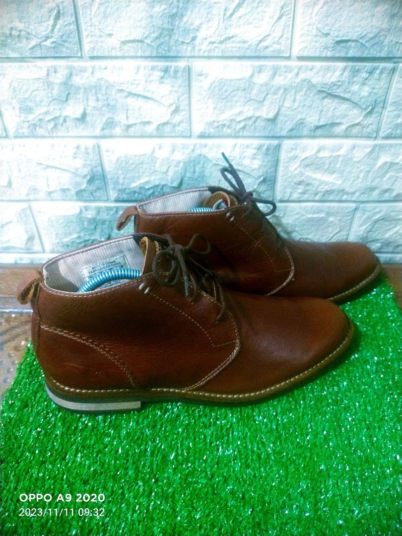 Penguin chukka top
