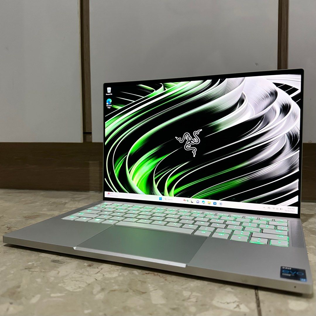 Razer Book13 UHD+タッチ i7 16GB 256GB 美品 Razer Book13 UHD+タッチ