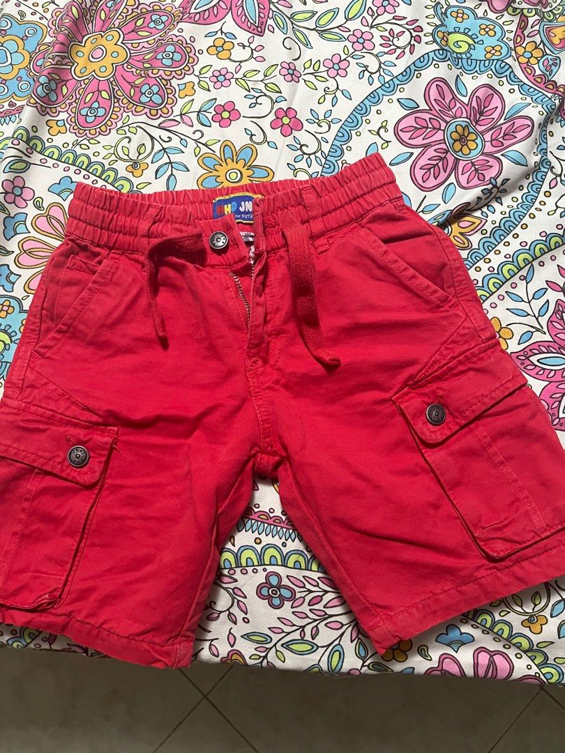 Cargo shorts red top