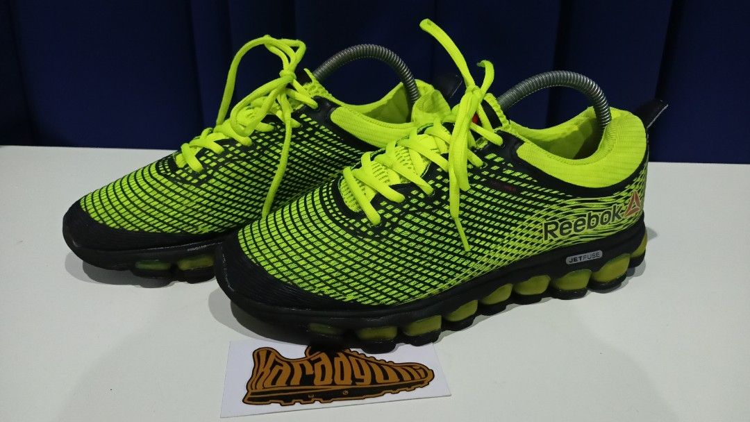 Reebok running shoes jetfuse top