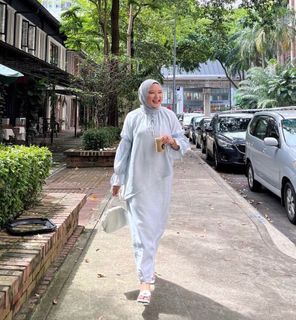 Rent Hanya mawar kurung powder blue