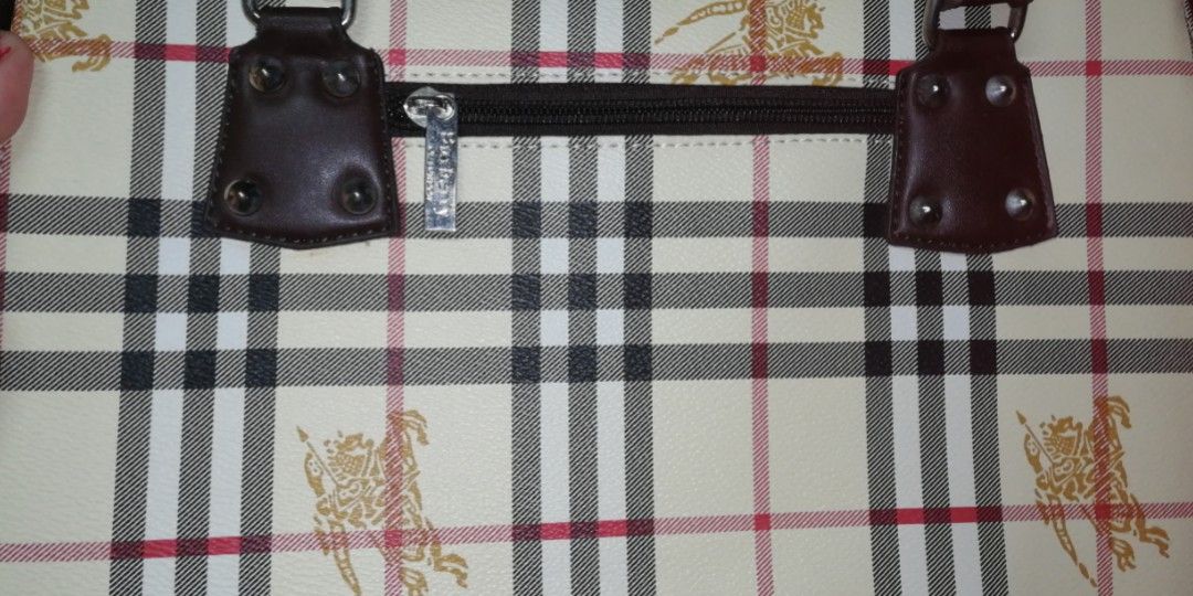 Burberry sale deals handbag