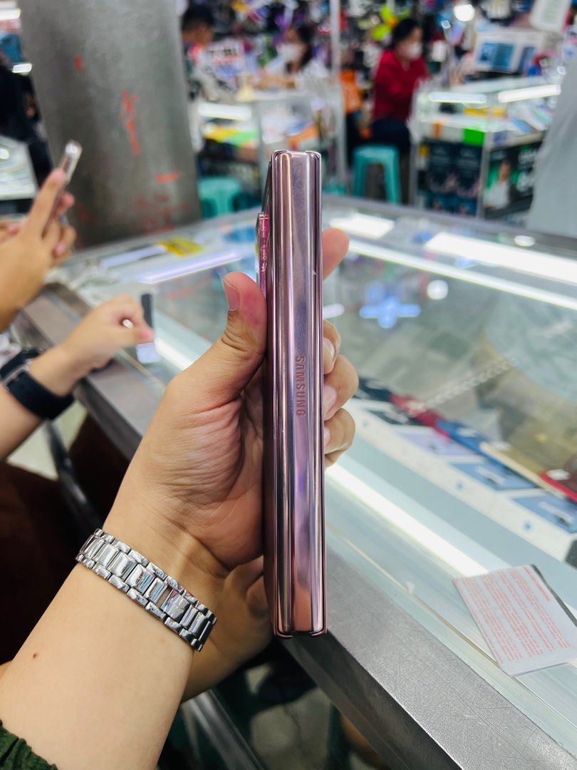 Samsung Zfold 2 5G (Category: Samsung) located in San Juan City. Submitted by javedsgadgetshop (Listing ID 1264971182, Image 2). Description: OPEN FOR INSTALLMENT VIA CREDIT CARD/GGIVES & SWAP/TRADE-IN! WE BUY AND SELL ( ANYKINDS OF UNIT BINIBILI PO NAMIN)! PTPA : Padelete po f bawal Read ❗️Onhand ‼️ Samsung Zfold 2 5G •256gb •NTC Variant •Good batt health •Factory Unlock •95% Smoothness •No hidden issue | No Repaired •100% Authentic | Not Refurb