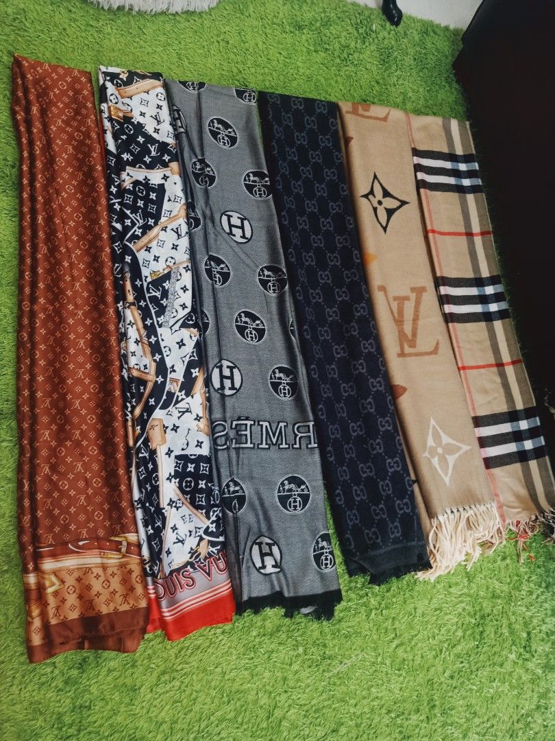 Shawl scarf (Category: Luxury Accessories) located in Cebu City. Submitted by day.98 (Listing ID 1265002347, Image 1). Description: selected from japan surplus with etikita no flaws.