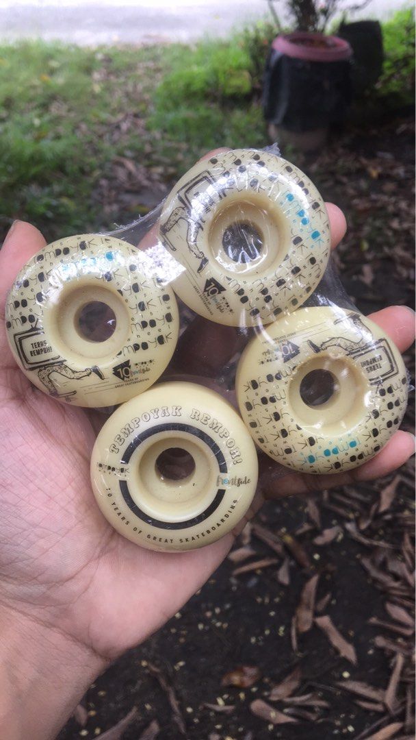Skateboard wheel tempoyak, Sports Equipment, Other Sports Equipment and Supplies on Carousell