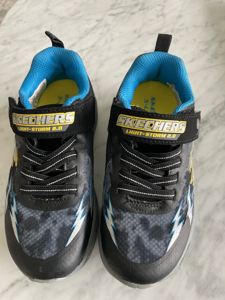 Sketchers that light clearance up