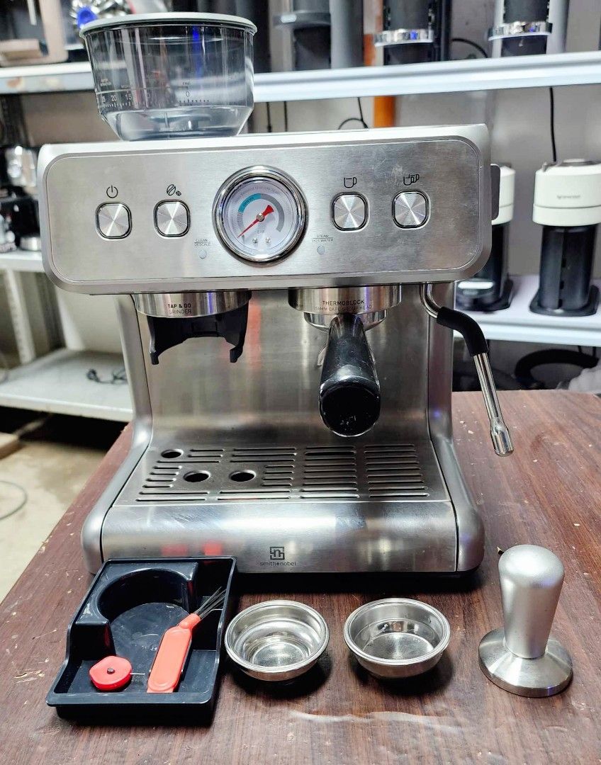 SMITH & NOBEL ESPRESSO MACHINE WITH BUILT IN GRINDER, TV & Home