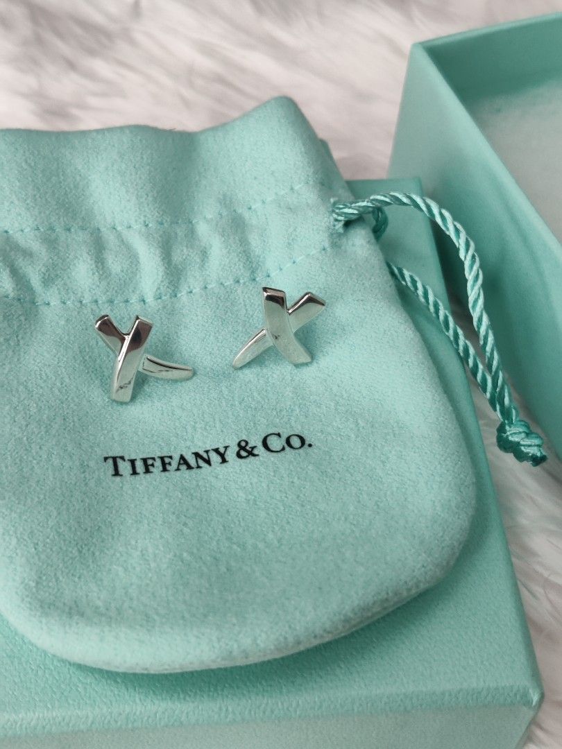 Tiffany store kiss earrings