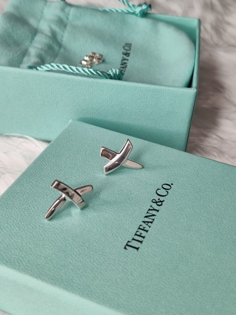 Tiffany hotsell kiss earrings