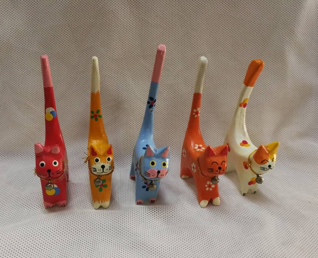 vintage 5 wooden cat figurine cat ring holder small wooden cat figurine vintage wooden cat statue hand carved Rm28